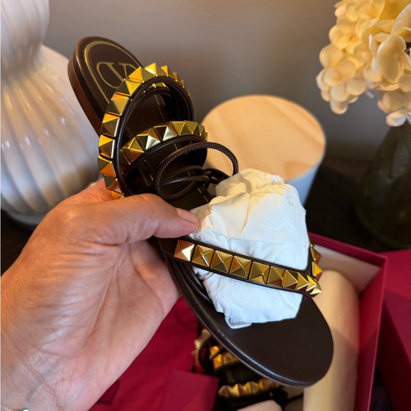 Valentino Garavani Gladiadors stud sandals - Picture 10 of 14